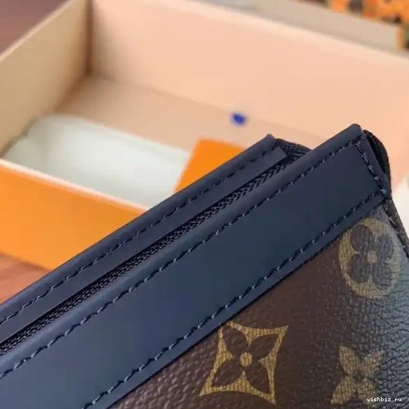 WIS MM LOUIS VUITTON VOYAGE POCHETTE 0623